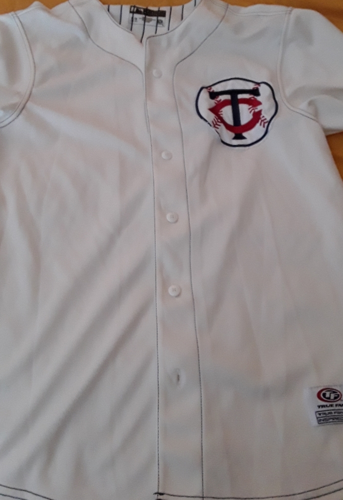 Minnesota Twins White Jersey - Size Medium 38/40